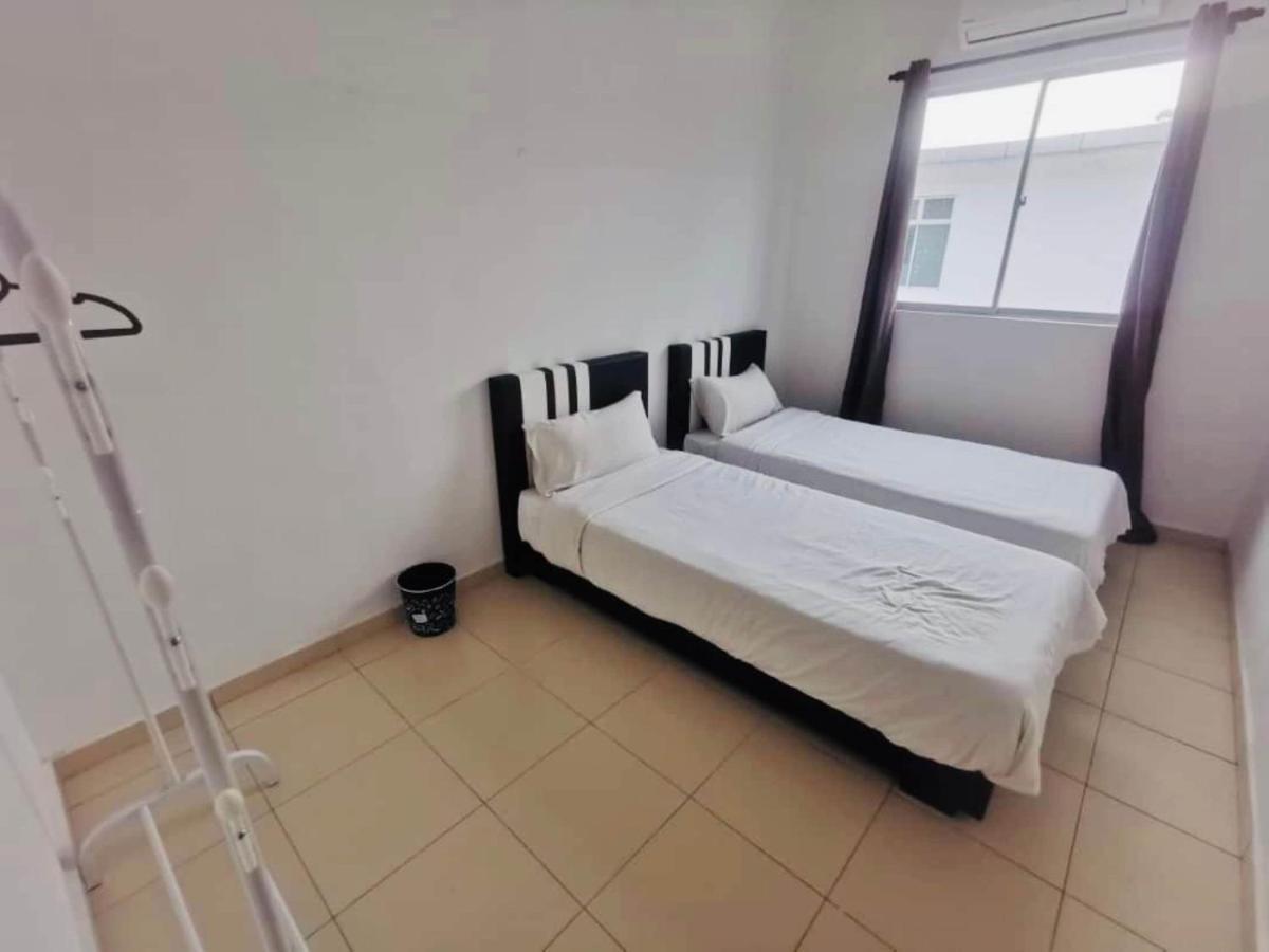 Oyo Homes 90524 D'J Pegaso Serom Homestay Muar Exterior photo