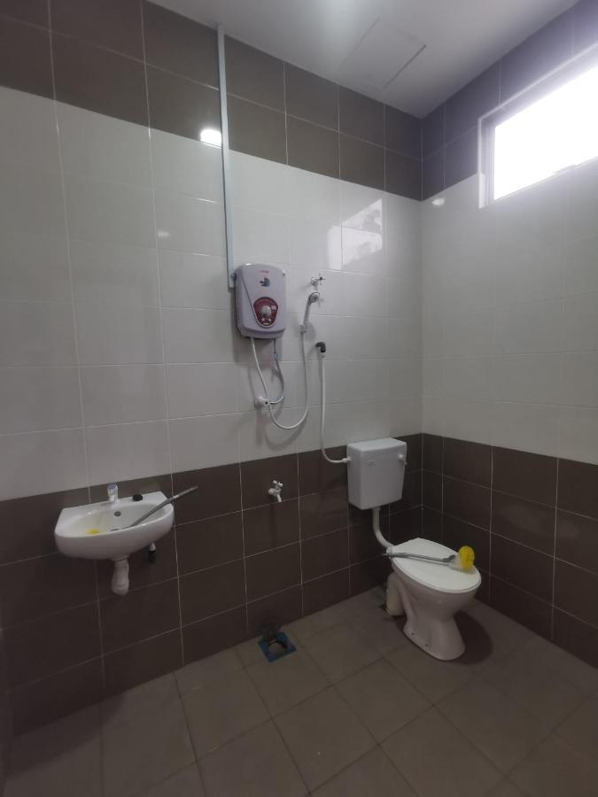 Oyo Homes 90524 D'J Pegaso Serom Homestay Muar Exterior photo